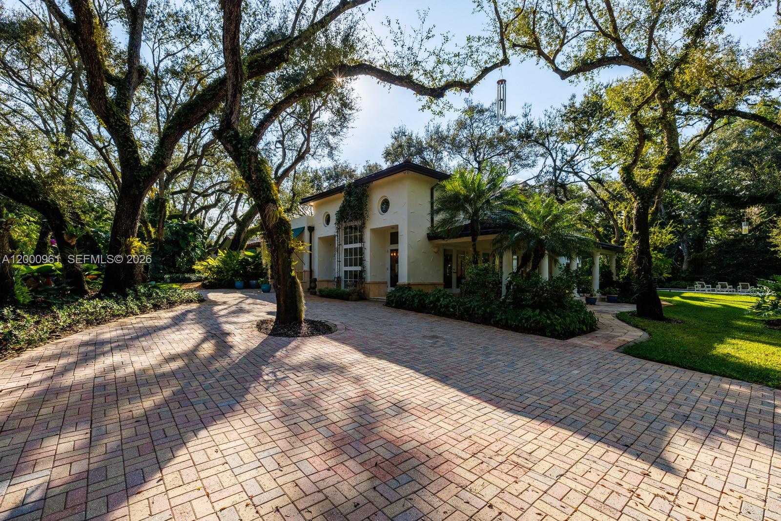 10100 Lakeside Dr Coral Gables, FL 33156