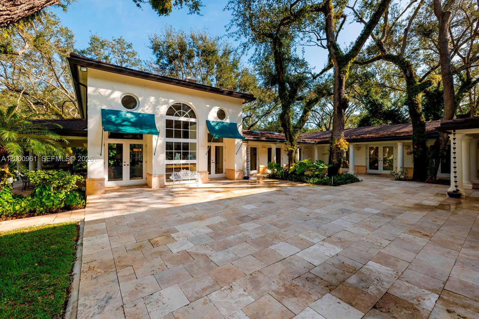 10100 Lakeside Dr Coral Gables, FL 33156