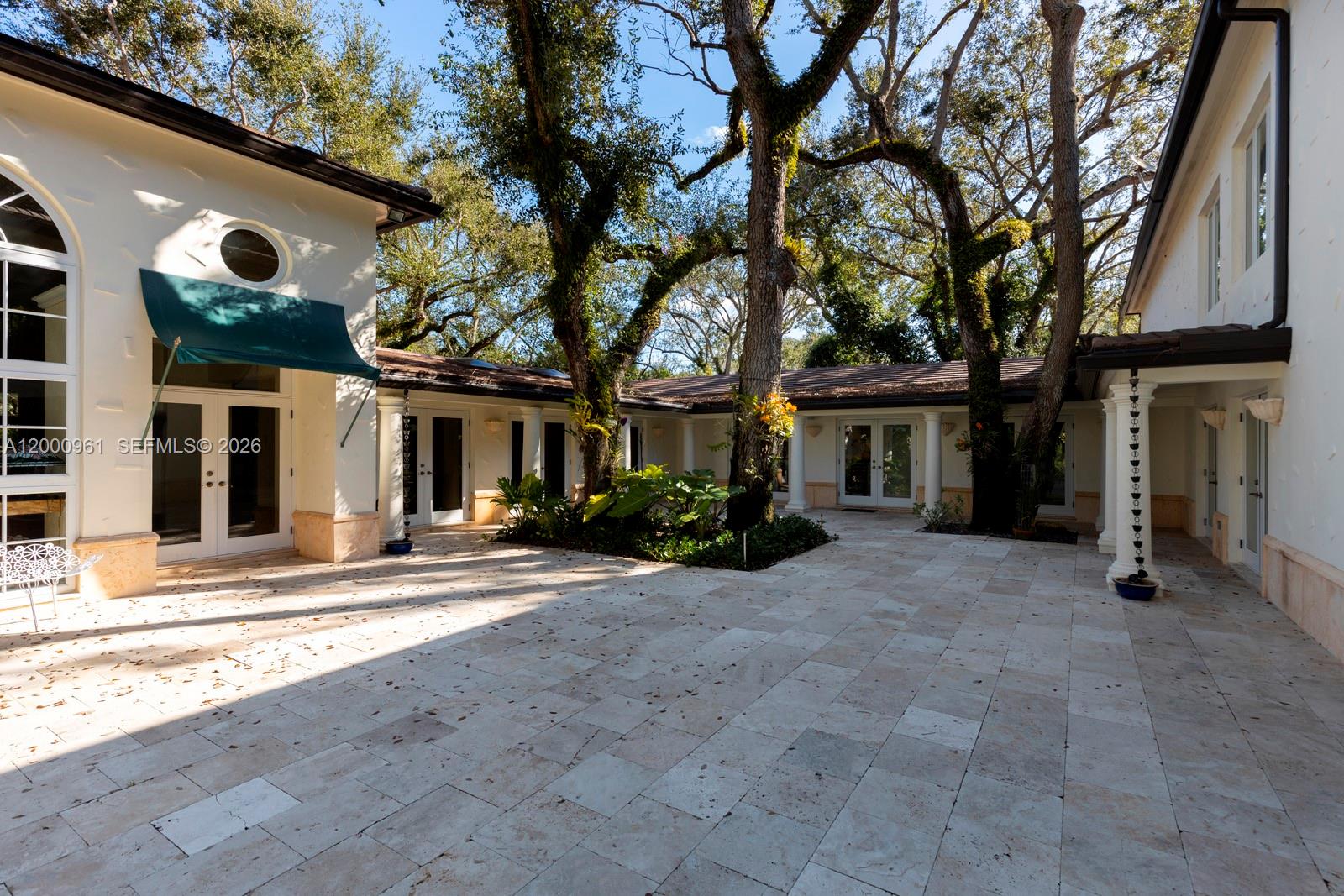 10100 Lakeside Dr Coral Gables, FL 33156