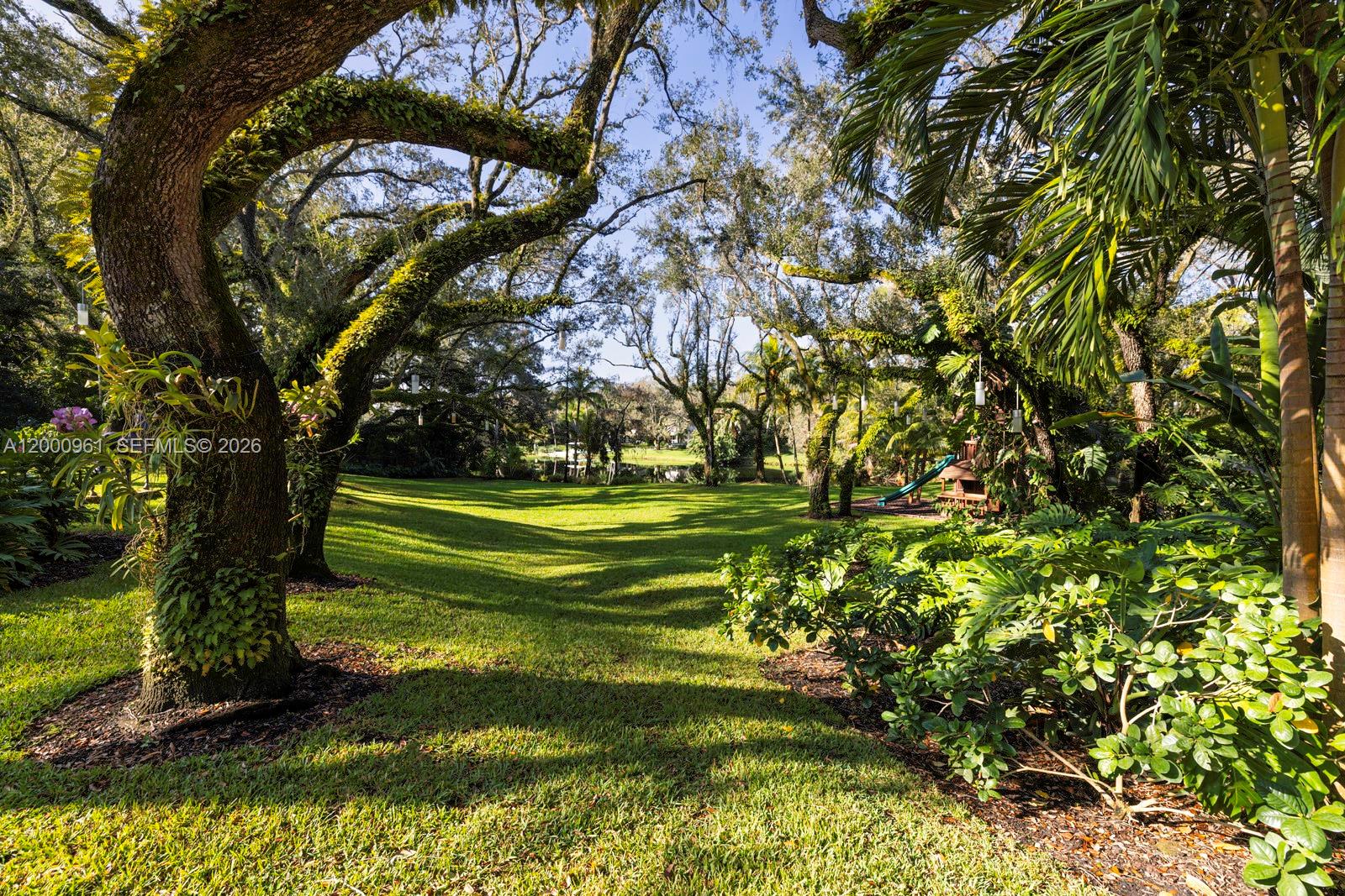 10100 Lakeside Dr Coral Gables, FL 33156