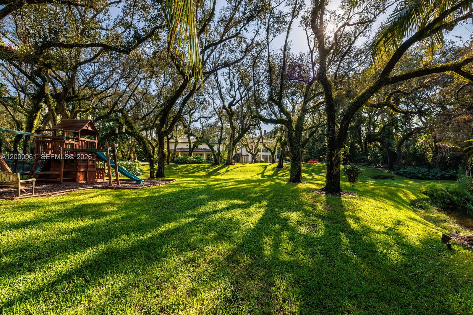 10100 Lakeside Dr Coral Gables, FL 33156