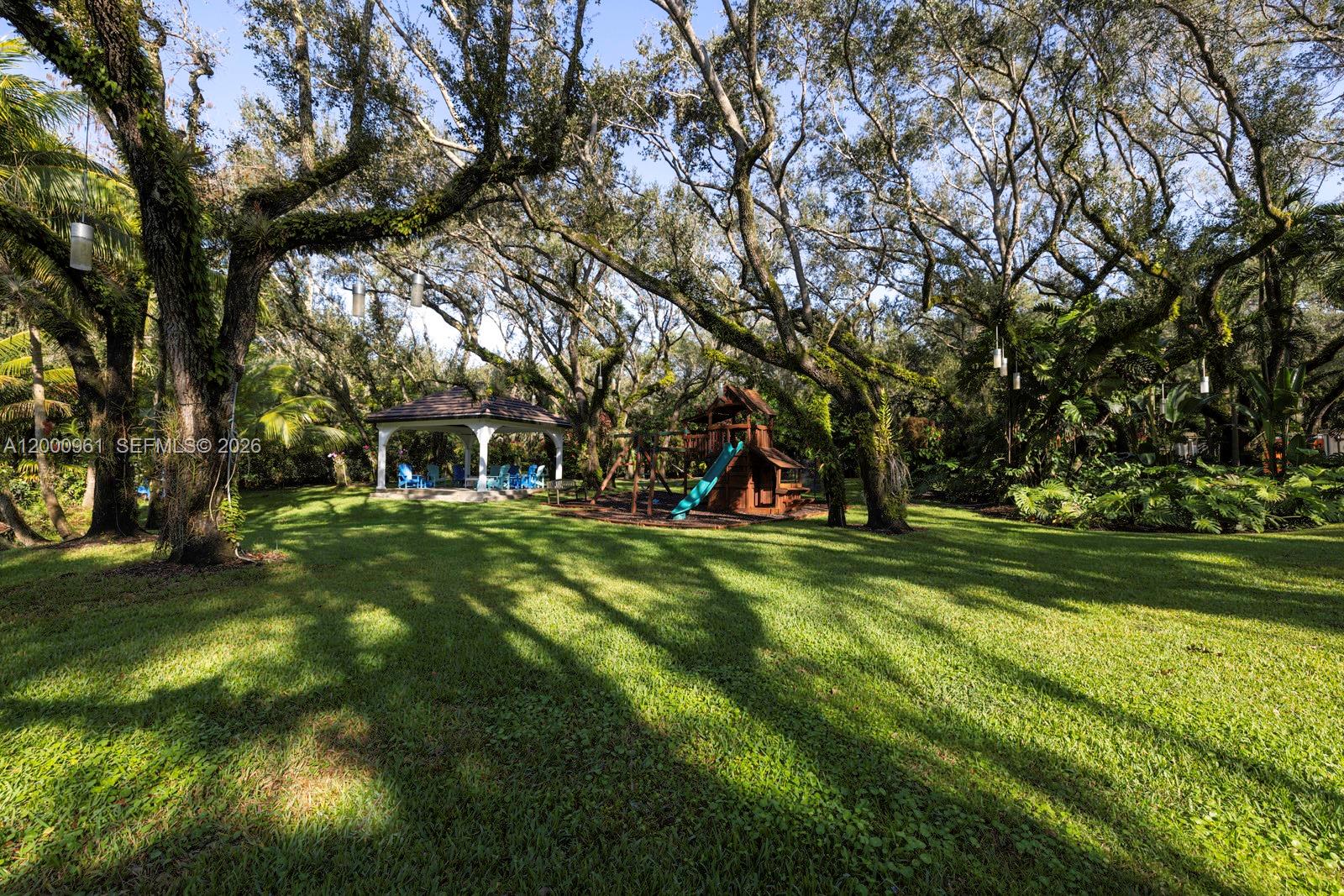 10100 Lakeside Dr Coral Gables, FL 33156