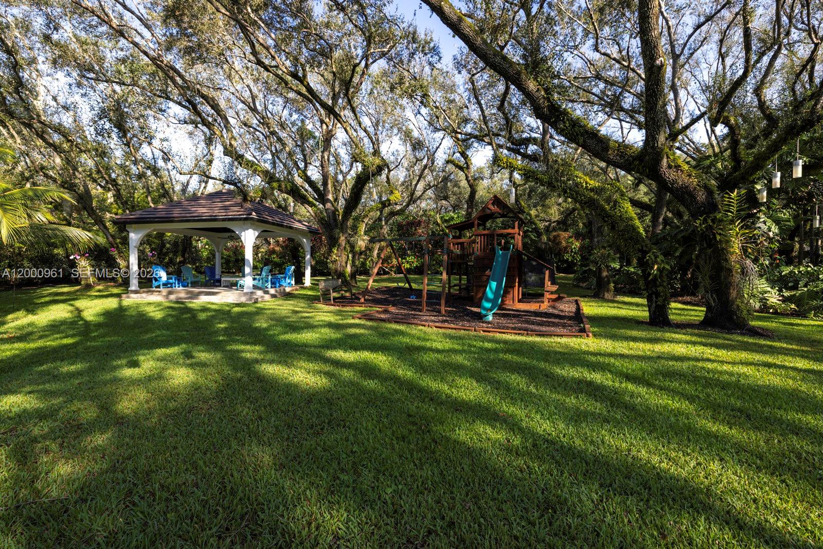 10100 Lakeside Dr Coral Gables, FL 33156