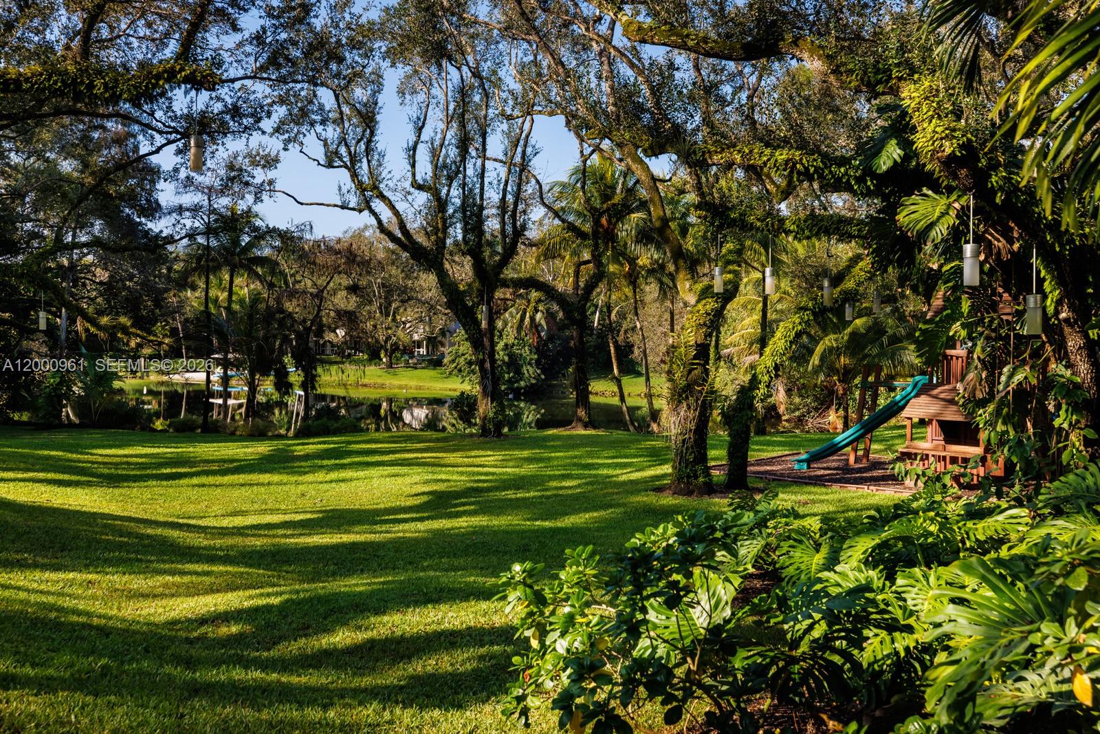 10100 Lakeside Dr Coral Gables, FL 33156