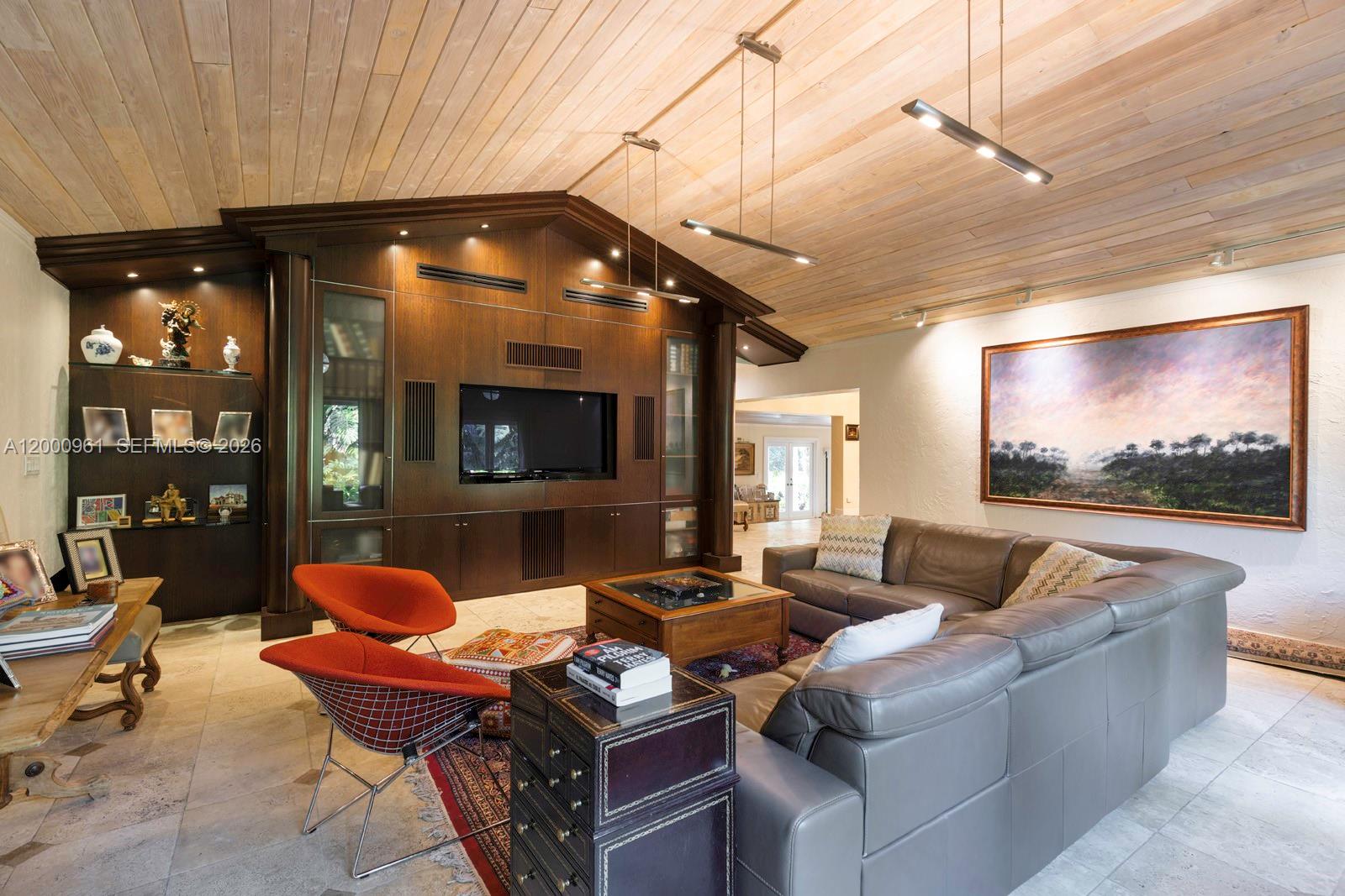 10100 Lakeside Dr Coral Gables, FL 33156