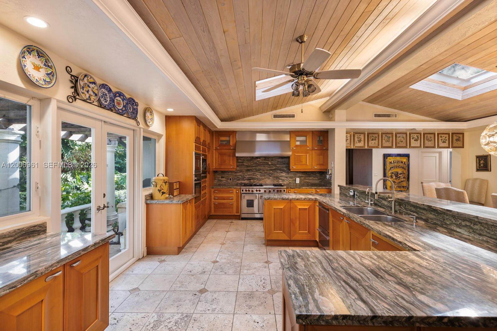 10100 Lakeside Dr Coral Gables, FL 33156