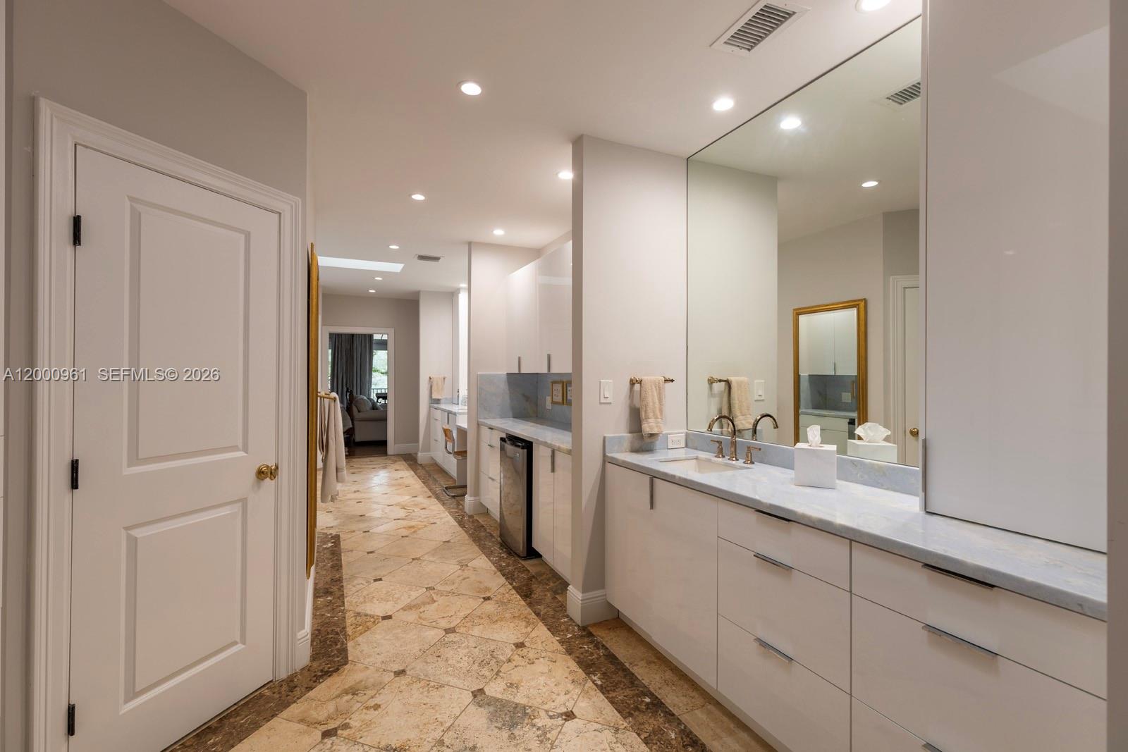 10100 Lakeside Dr Coral Gables, FL 33156