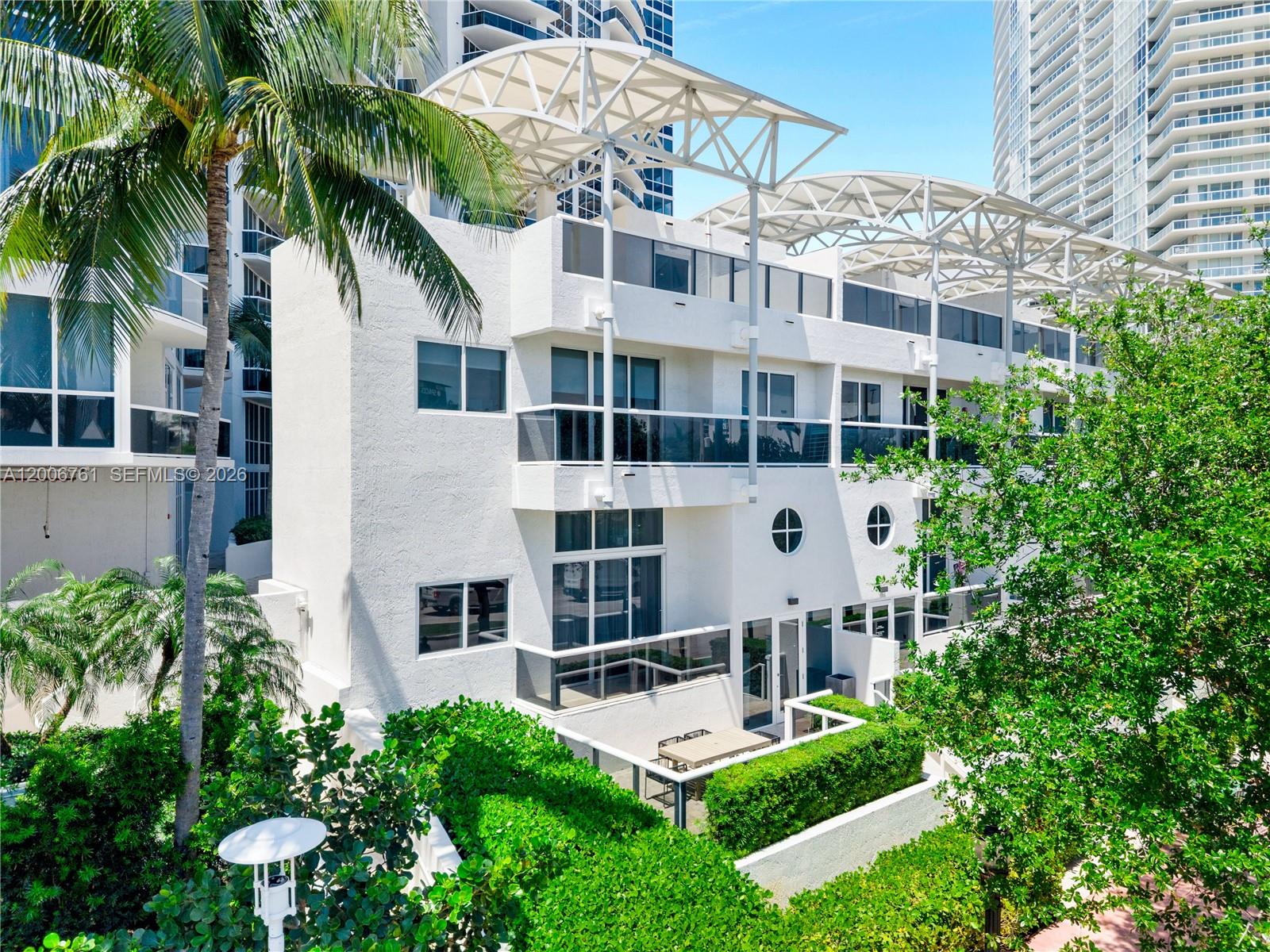 400 Alton Rd #TH-1A Miami Beach, FL 33139