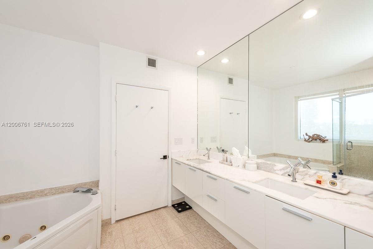 400 Alton Rd #TH-1A Miami Beach, FL 33139