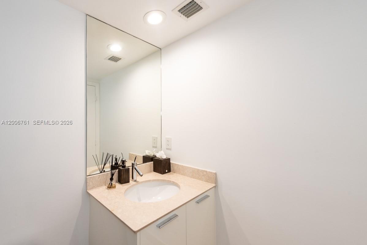 400 Alton Rd #TH-1A Miami Beach, FL 33139