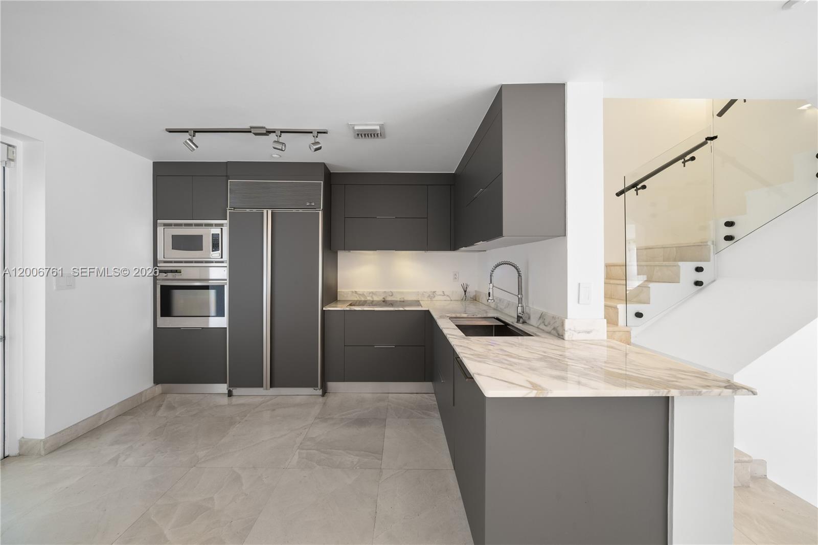 400 Alton Rd #TH-1A Miami Beach, FL 33139