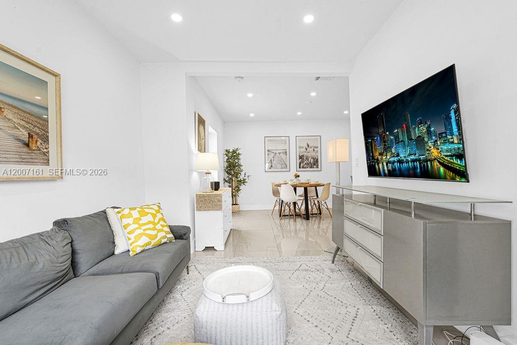 570 NW 48th St