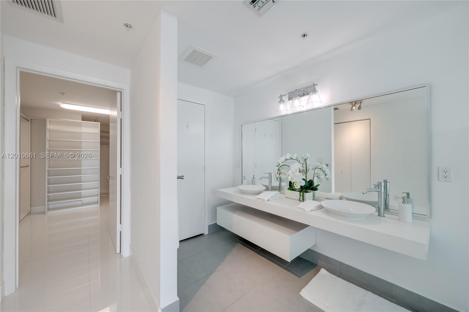 92 SW 3rd St #5202 Miami, FL 33130
