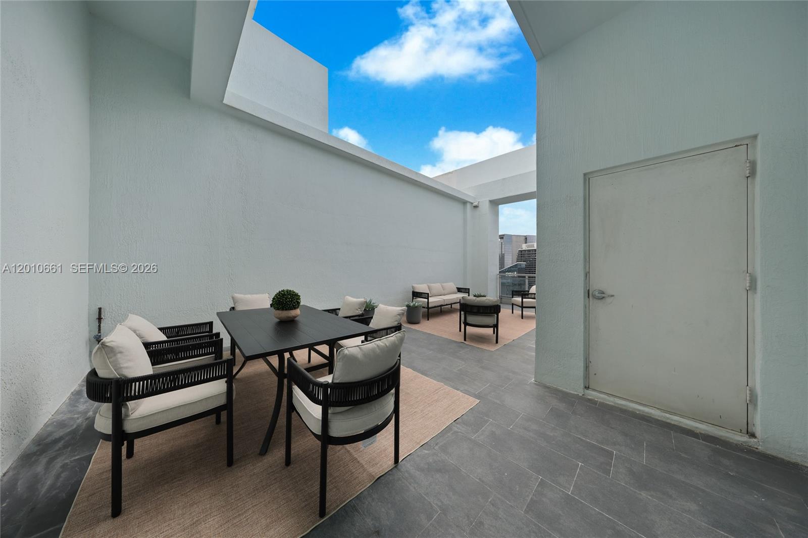 92 SW 3rd St #5202 Miami, FL 33130