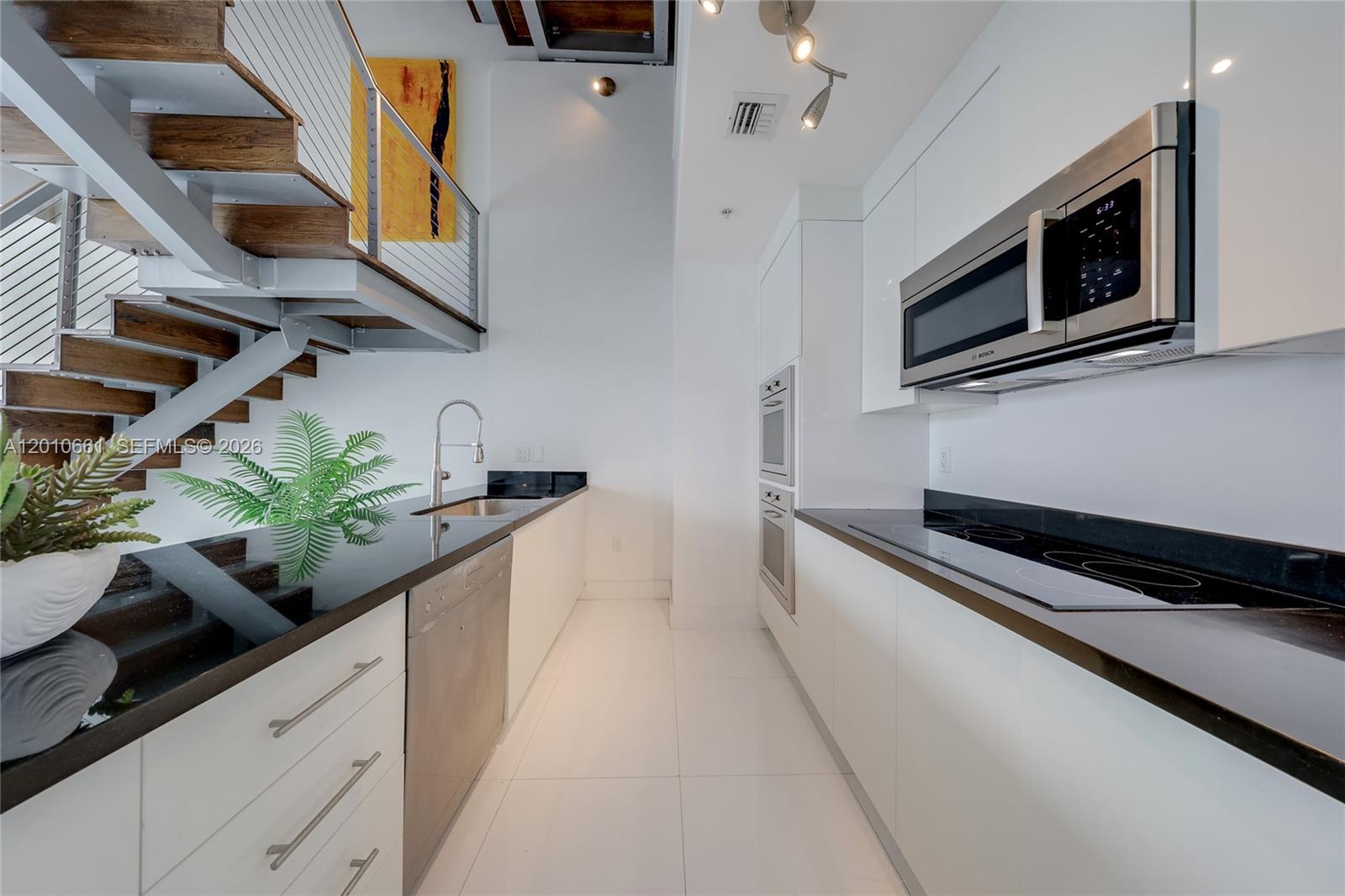 92 SW 3rd St #5202 Miami, FL 33130