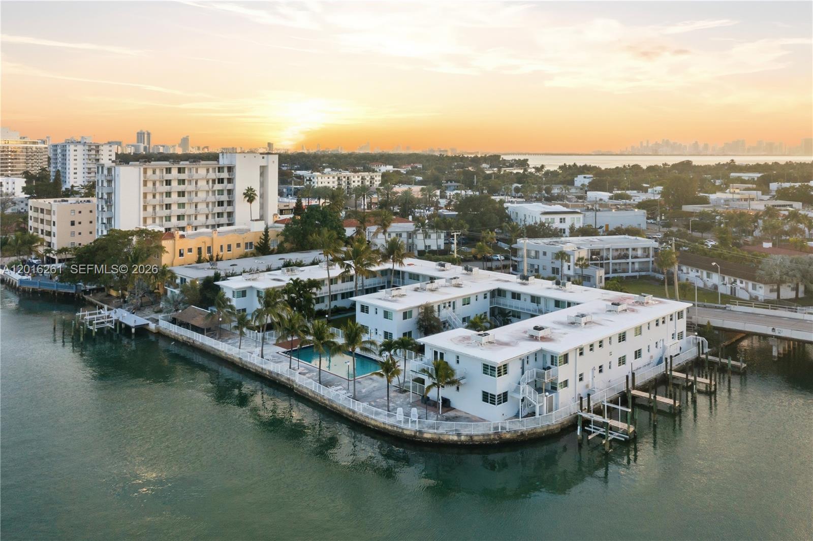 7207 Bay Dr #21