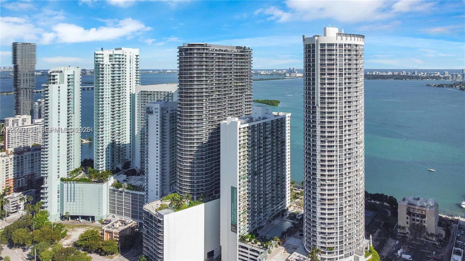 image Aria on the Bay32
