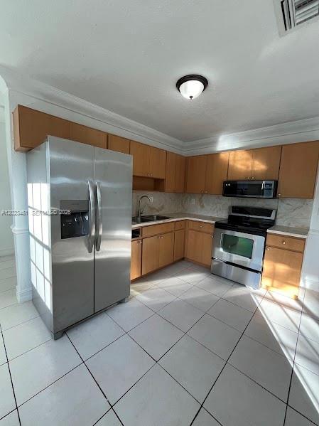 2411 NW 65th St Miami, FL 33147