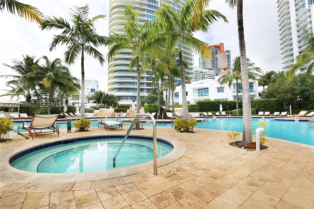 image Continuum South Beach South Tower22