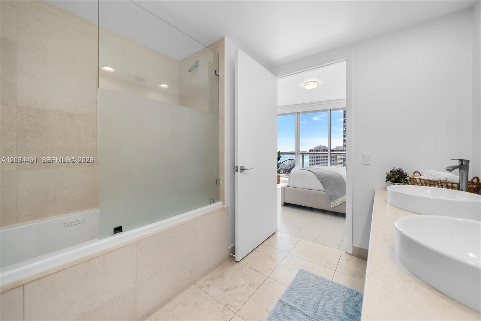 485 Brickell #1709 Miami, FL 33131