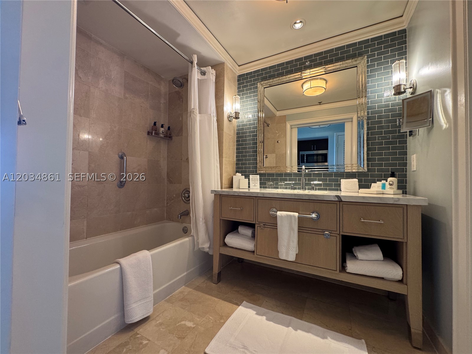 455 Grand Bay Dr #718 Key Biscayne, FL 33149