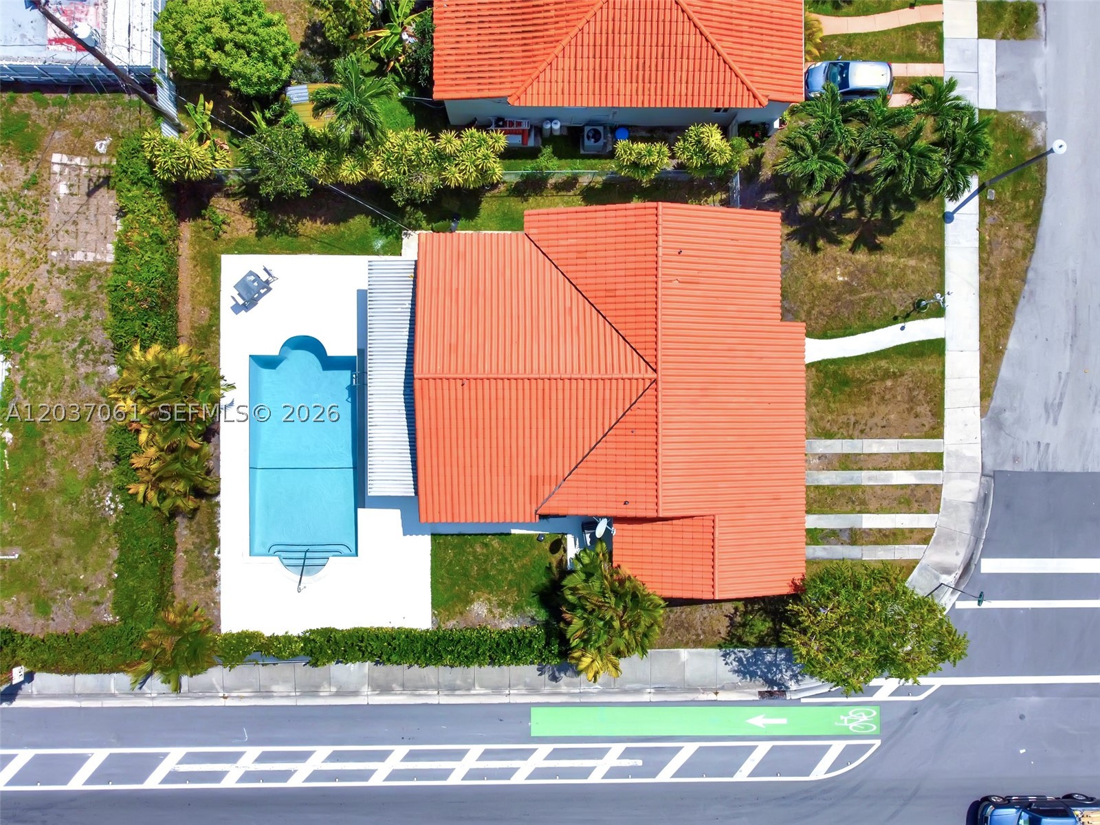 2195 SW 25th Ter Miami, FL 33133