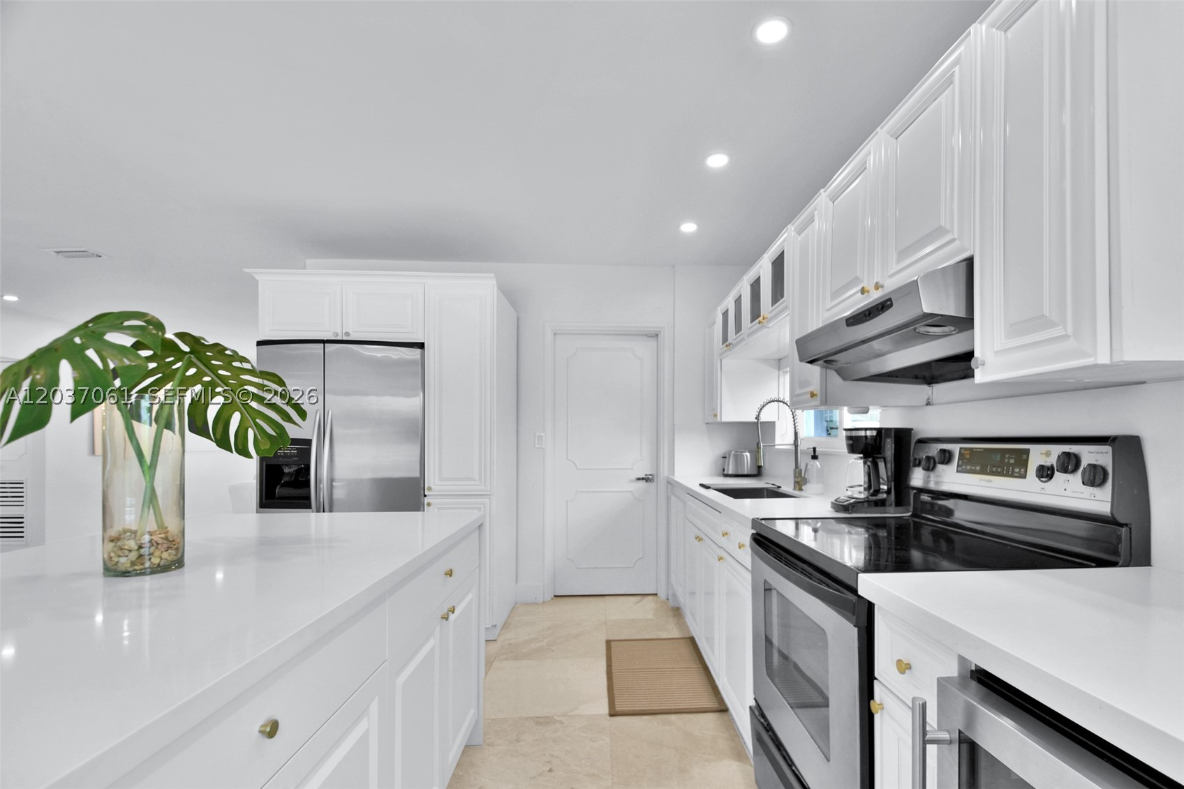 2195 SW 25th Ter Miami, FL 33133