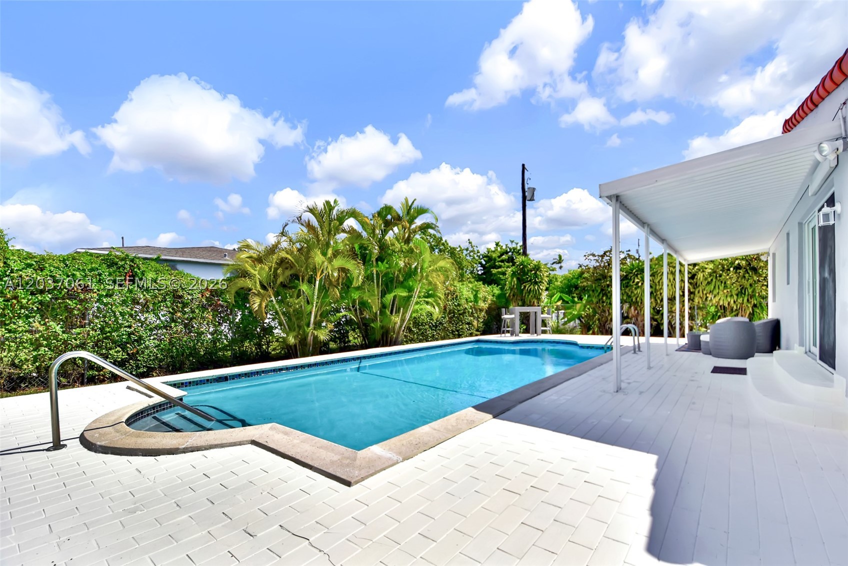 2195 SW 25th Ter Miami, FL 33133