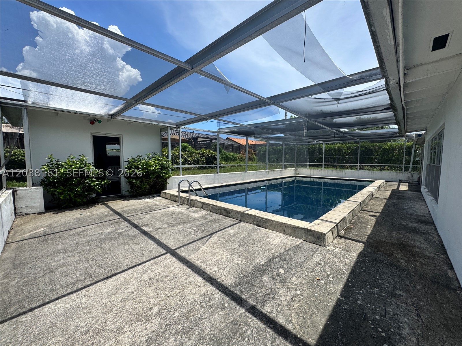 6121 SW 26th St Miami, FL 33155