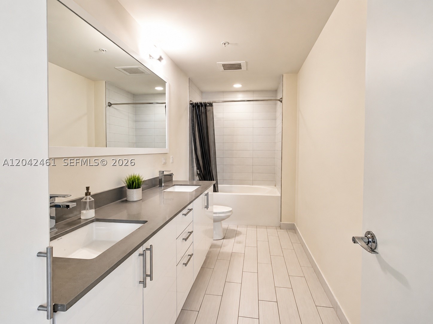 image Nine at Mary Brickell Village6