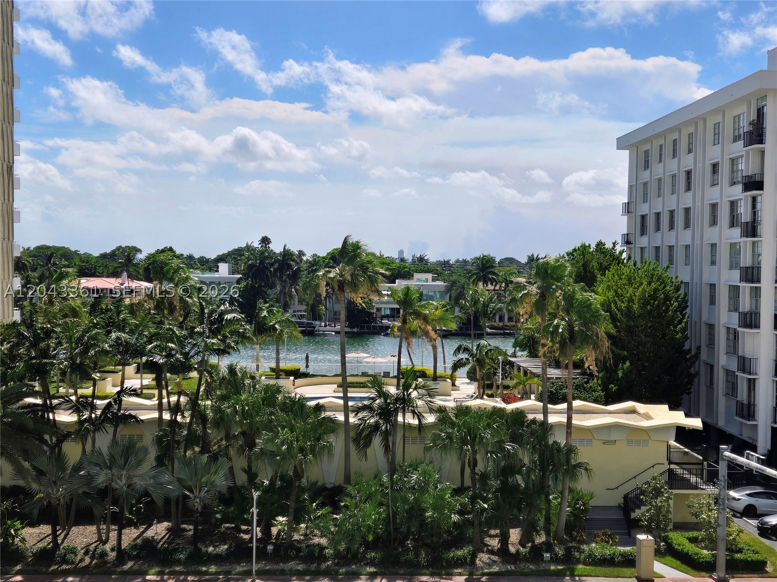 5601 Collins Ave #520