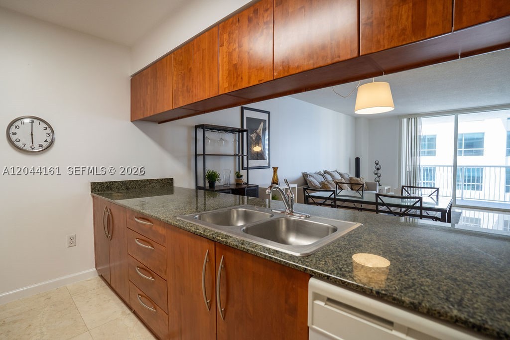 1200 Brickell Bay Dr #2806 Miami, FL 33131