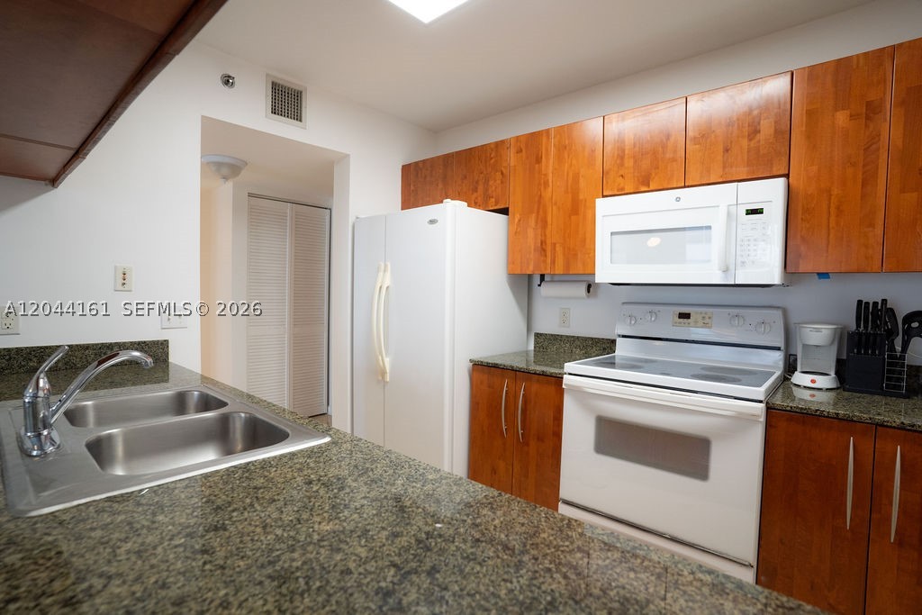 1200 Brickell Bay Dr #2806 Miami, FL 33131
