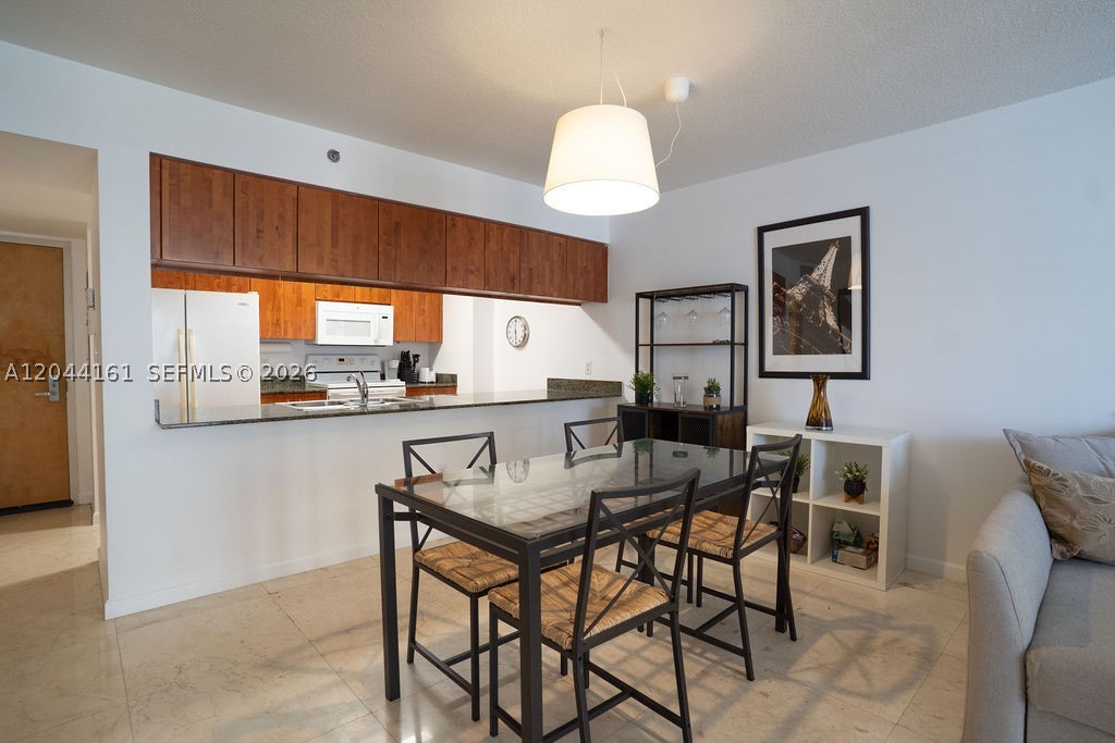 1200 Brickell Bay Dr #2806 Miami, FL 33131