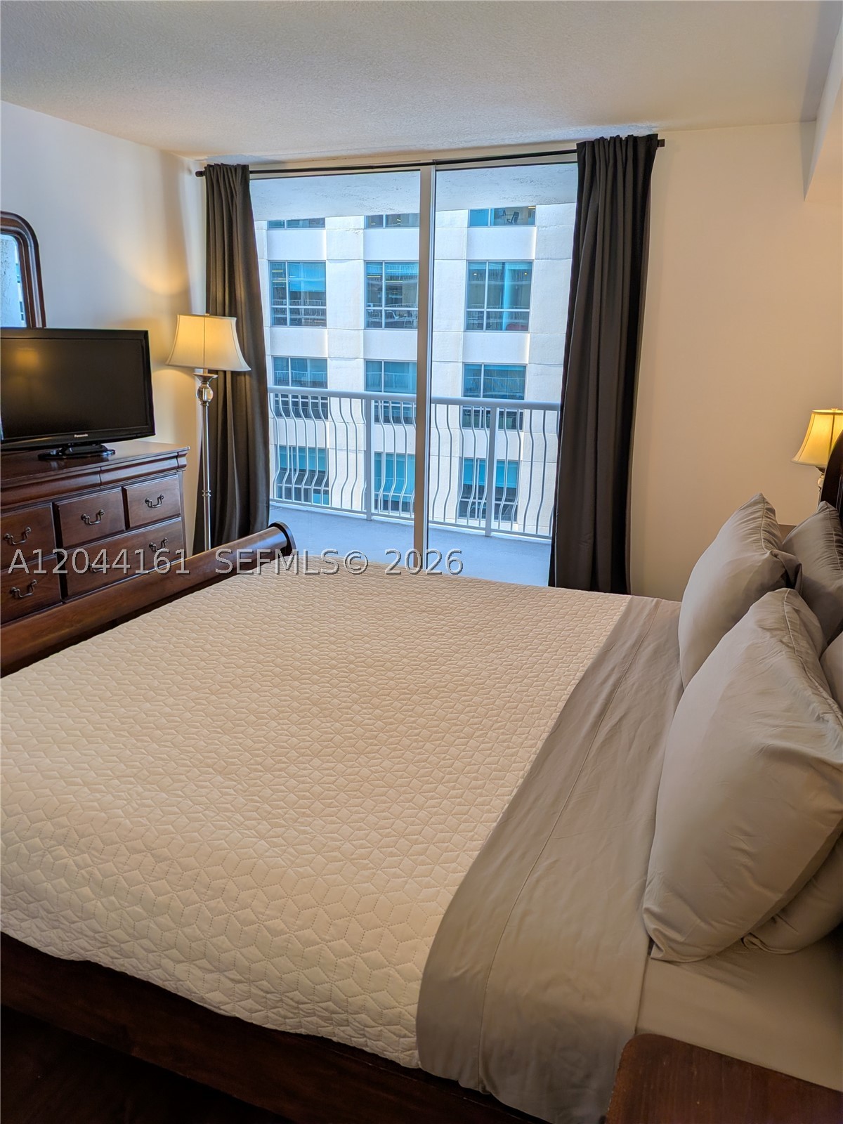 1200 Brickell Bay Dr #2806 Miami, FL 33131