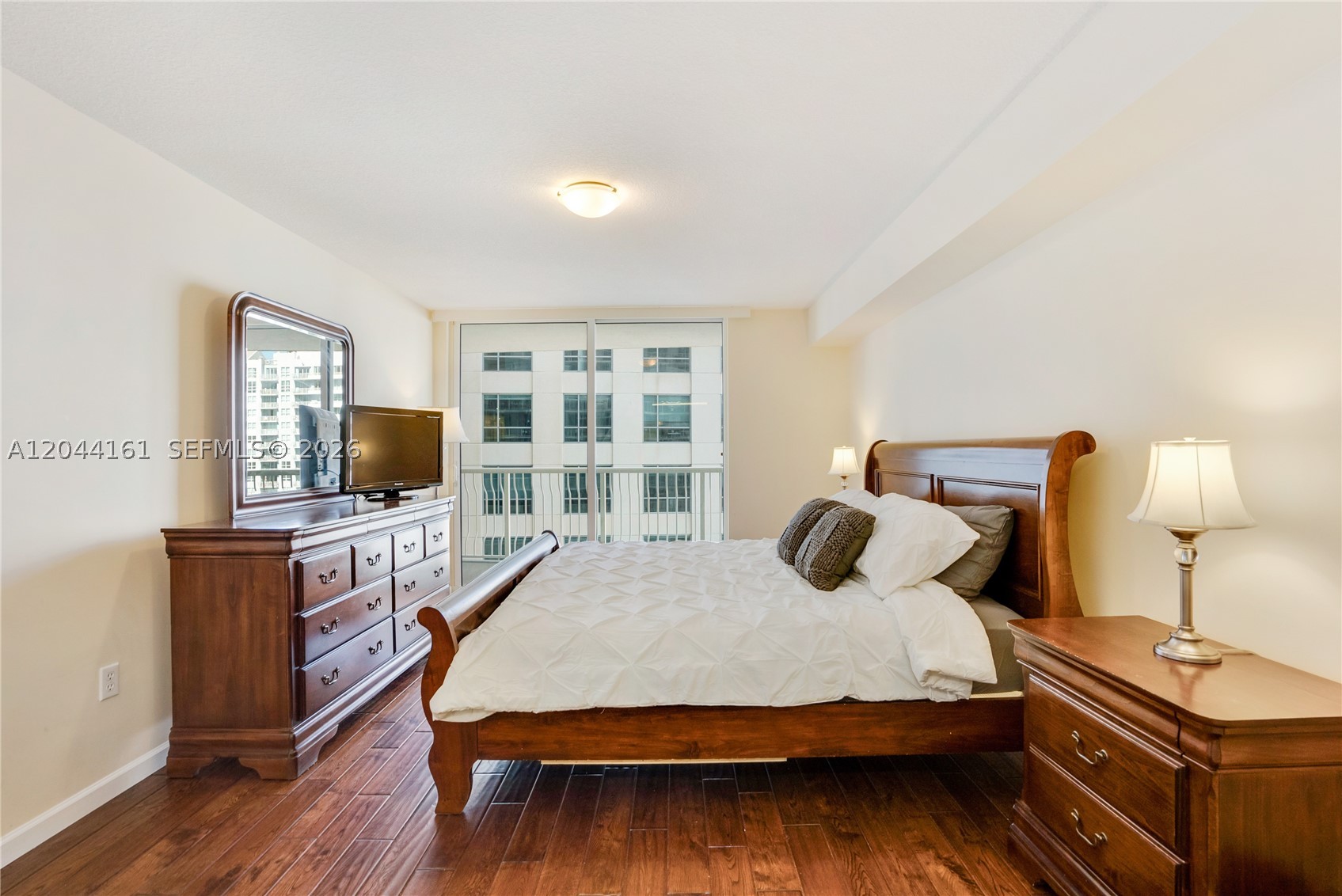 1200 Brickell Bay Dr #2806 Miami, FL 33131