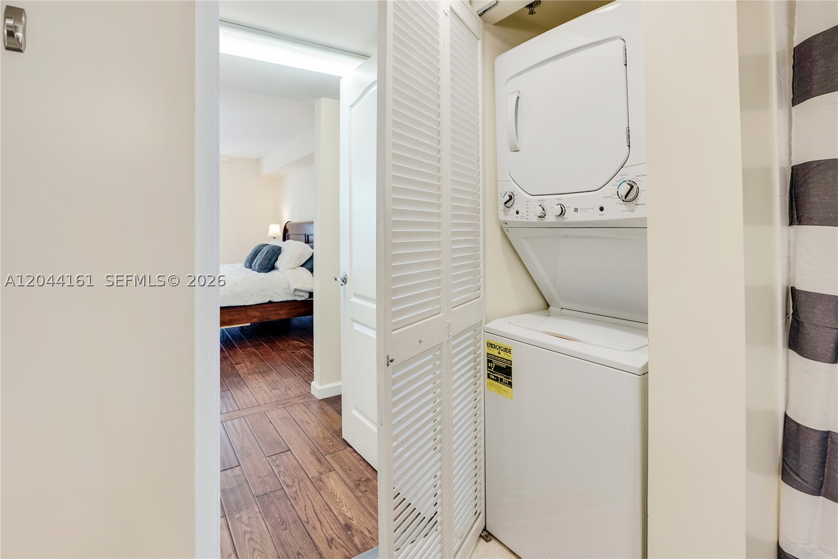 1200 Brickell Bay Dr #2806 Miami, FL 33131