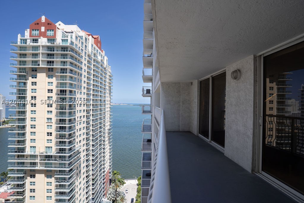 1200 Brickell Bay Dr #2806 Miami, FL 33131