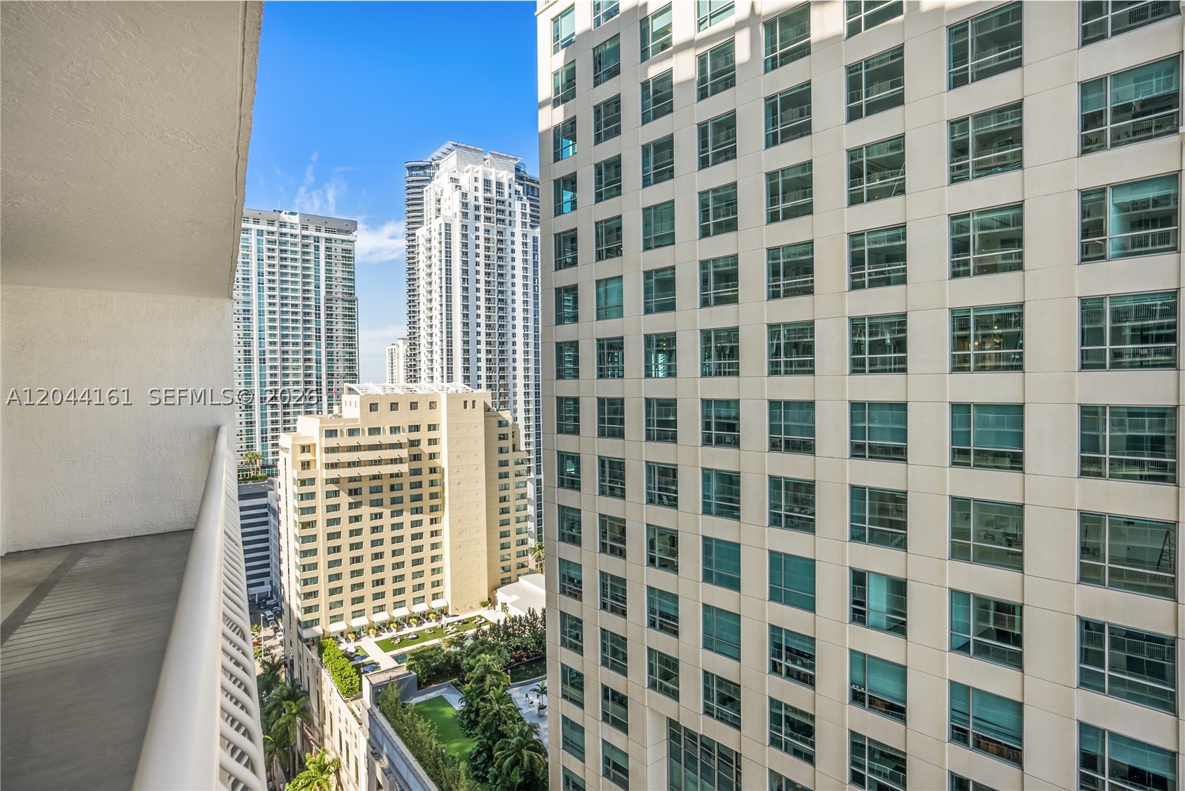 1200 Brickell Bay Dr #2806 Miami, FL 33131