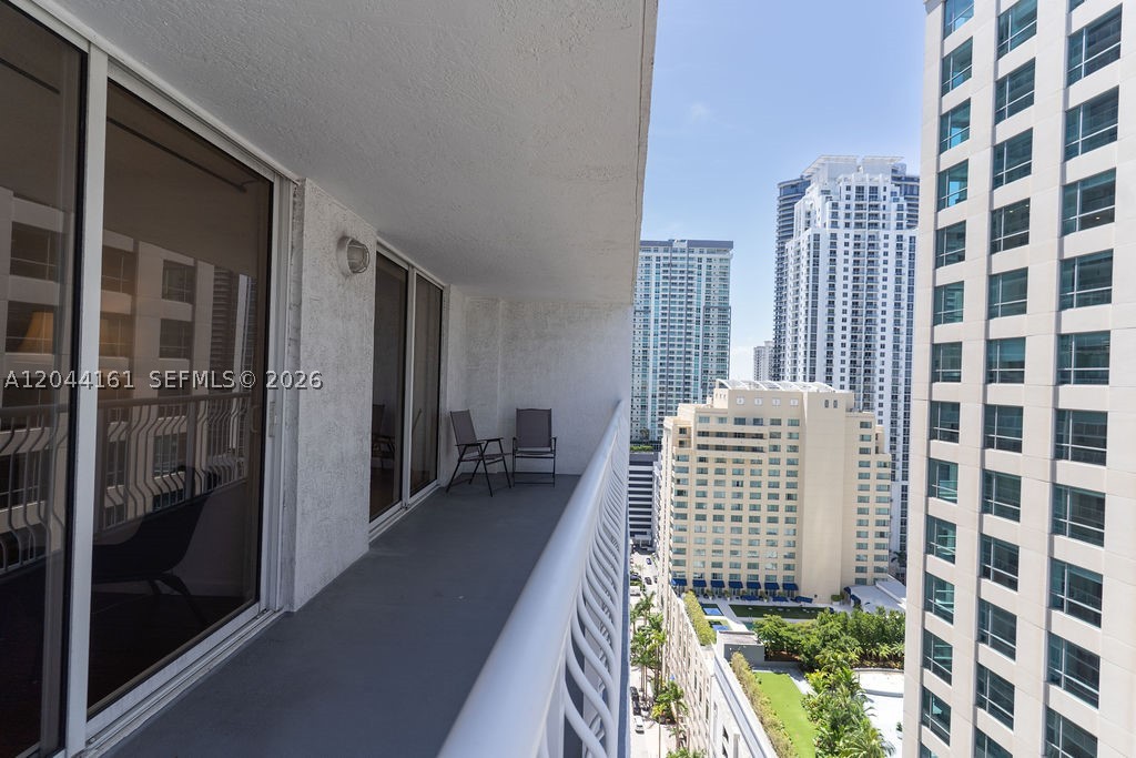 1200 Brickell Bay Dr #2806 Miami, FL 33131