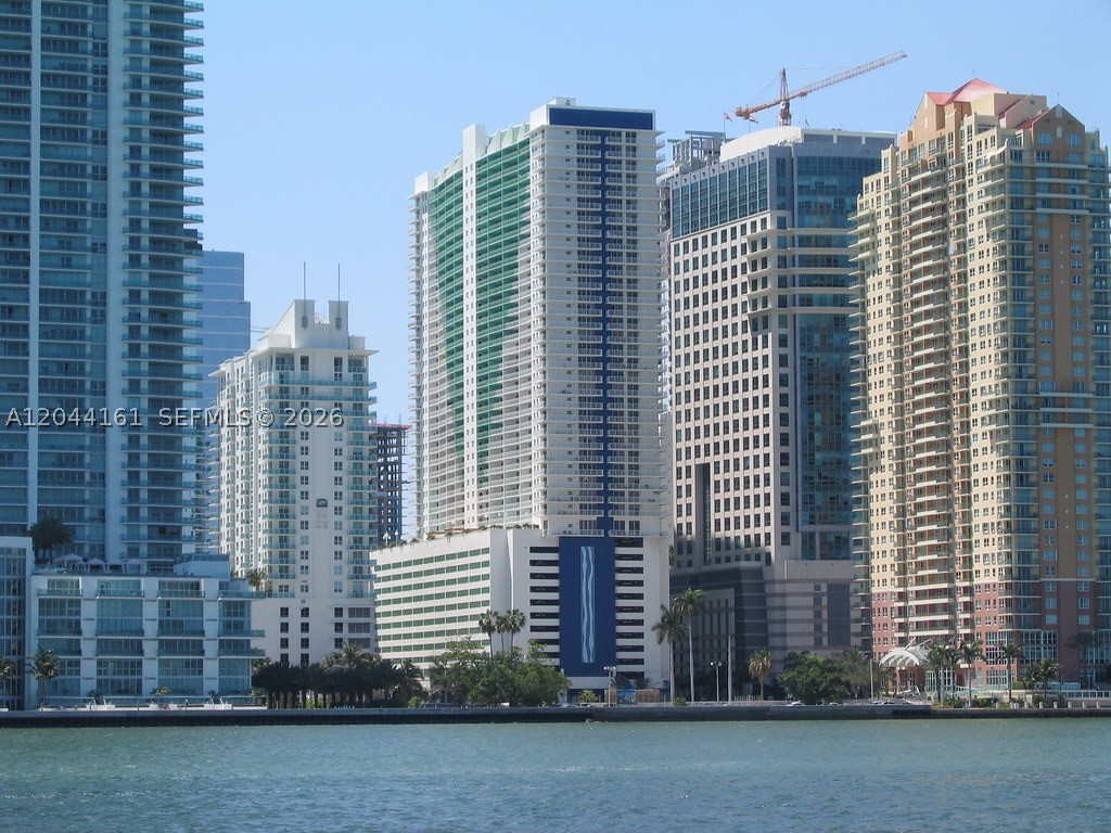 1200 Brickell Bay Dr #2806 Miami, FL 33131