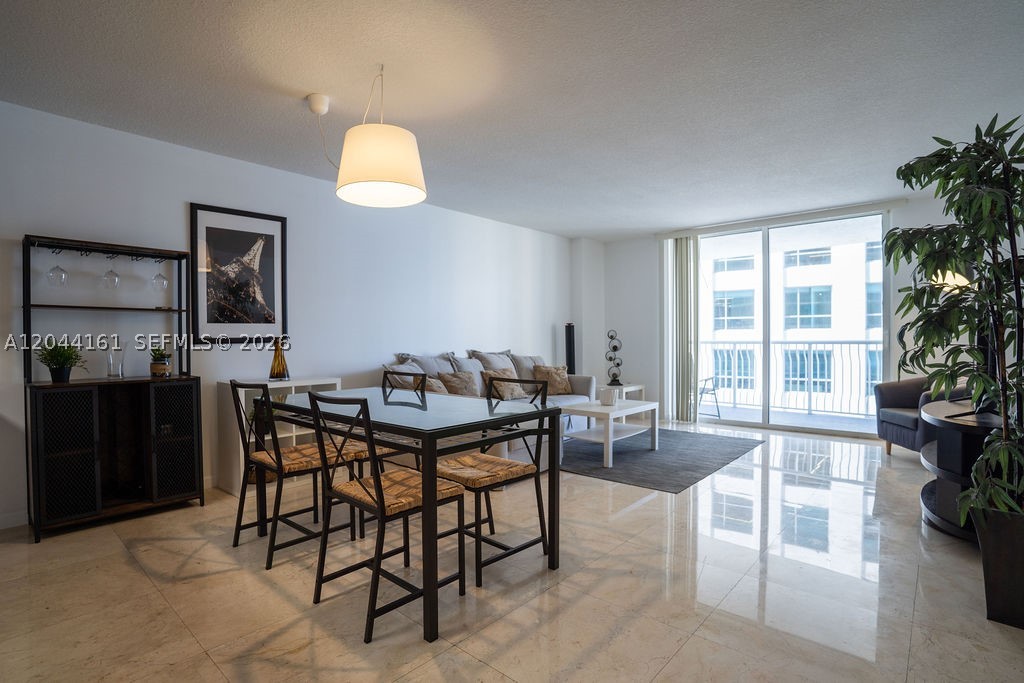 1200 Brickell Bay Dr #2806 Miami, FL 33131