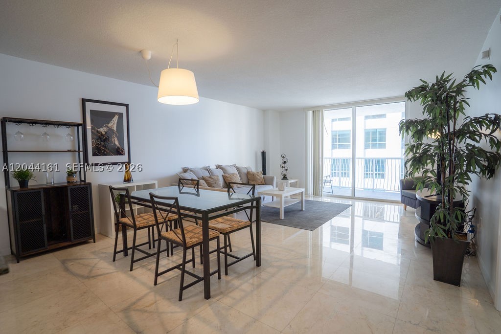 1200 Brickell Bay Dr #2806 Miami, FL 33131