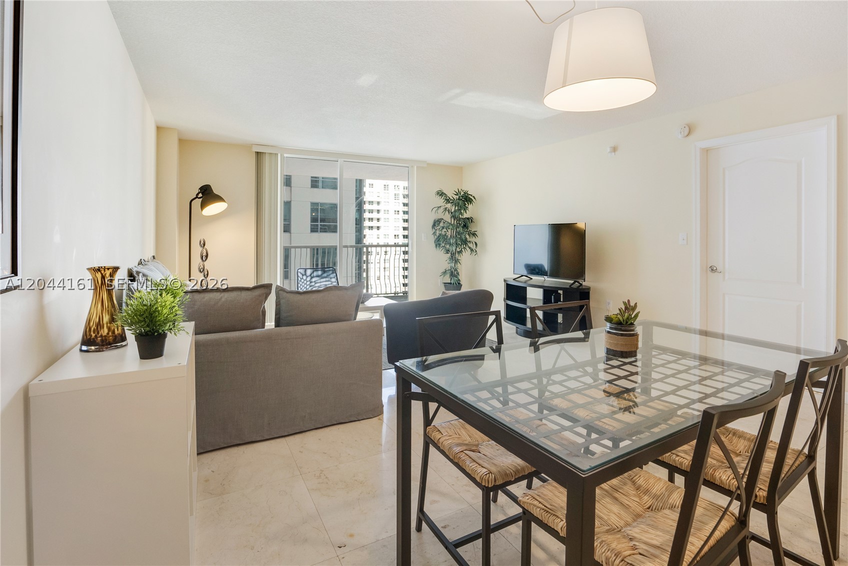 1200 Brickell Bay Dr #2806 Miami, FL 33131