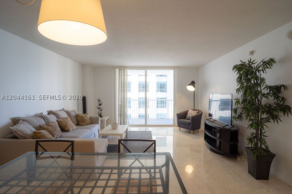 1200 Brickell Bay Dr #2806 Miami, FL 33131