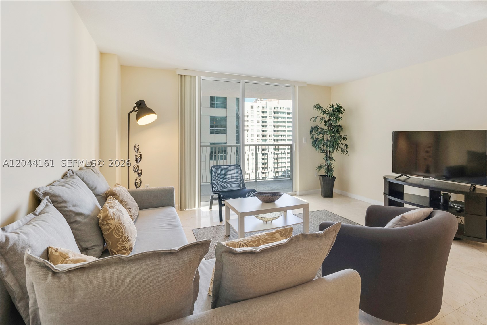 1200 Brickell Bay Dr #2806 Miami, FL 33131