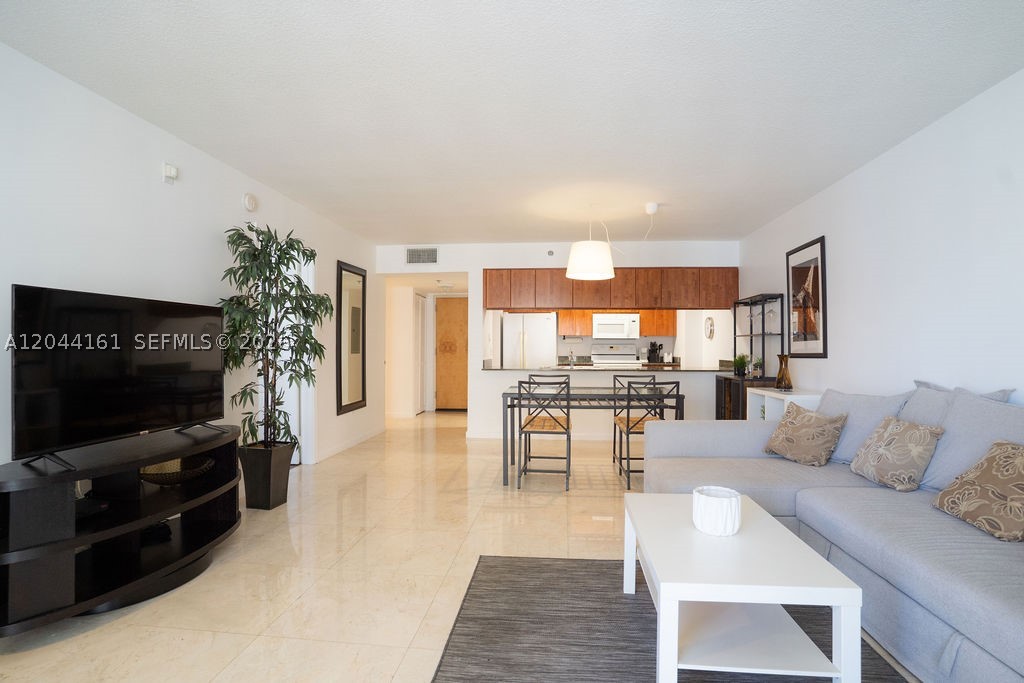 1200 Brickell Bay Dr #2806 Miami, FL 33131