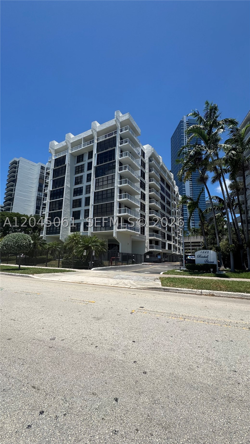 1440 Brickell Bay Dr #810