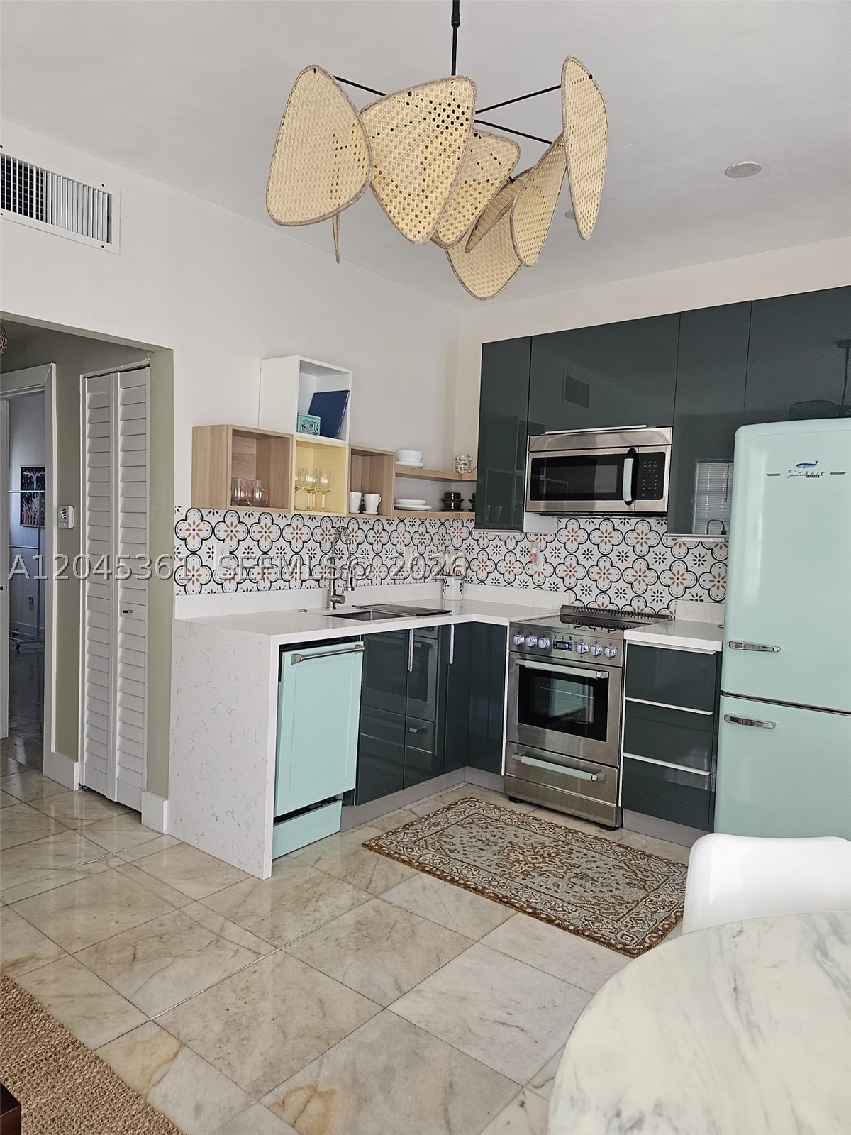 801 8th St #201 Miami Beach, FL 33139