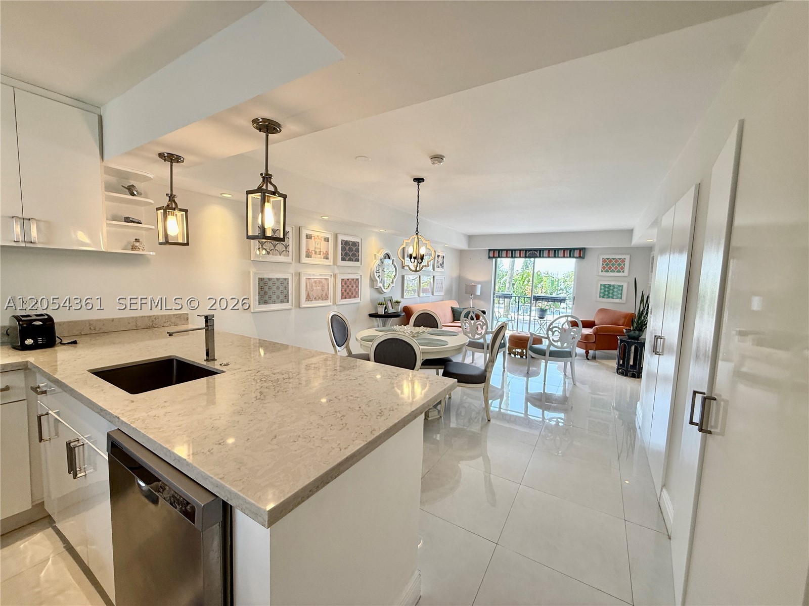 855 Euclid Ave #402